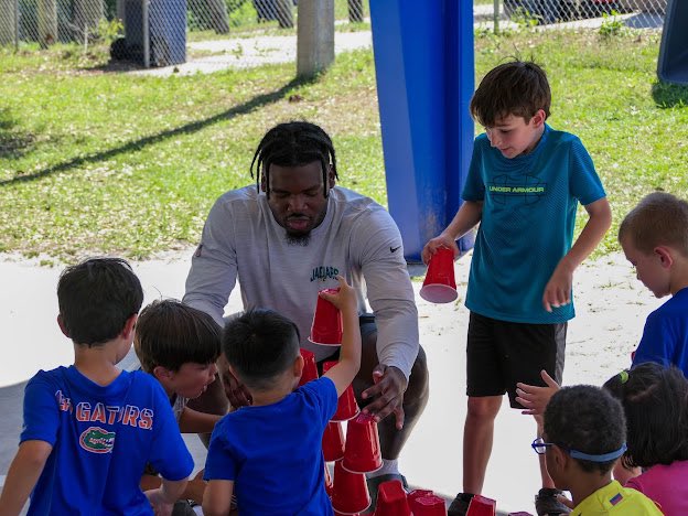 Spent yesterday afternoon hanging out with some amazing students at Wiles Elementary. We dominated all the activities and had so much fun! Discover how you can give back to local schools at edfoundationac.org @Fl_Victorious #FVFoundation @TheEdFoundation