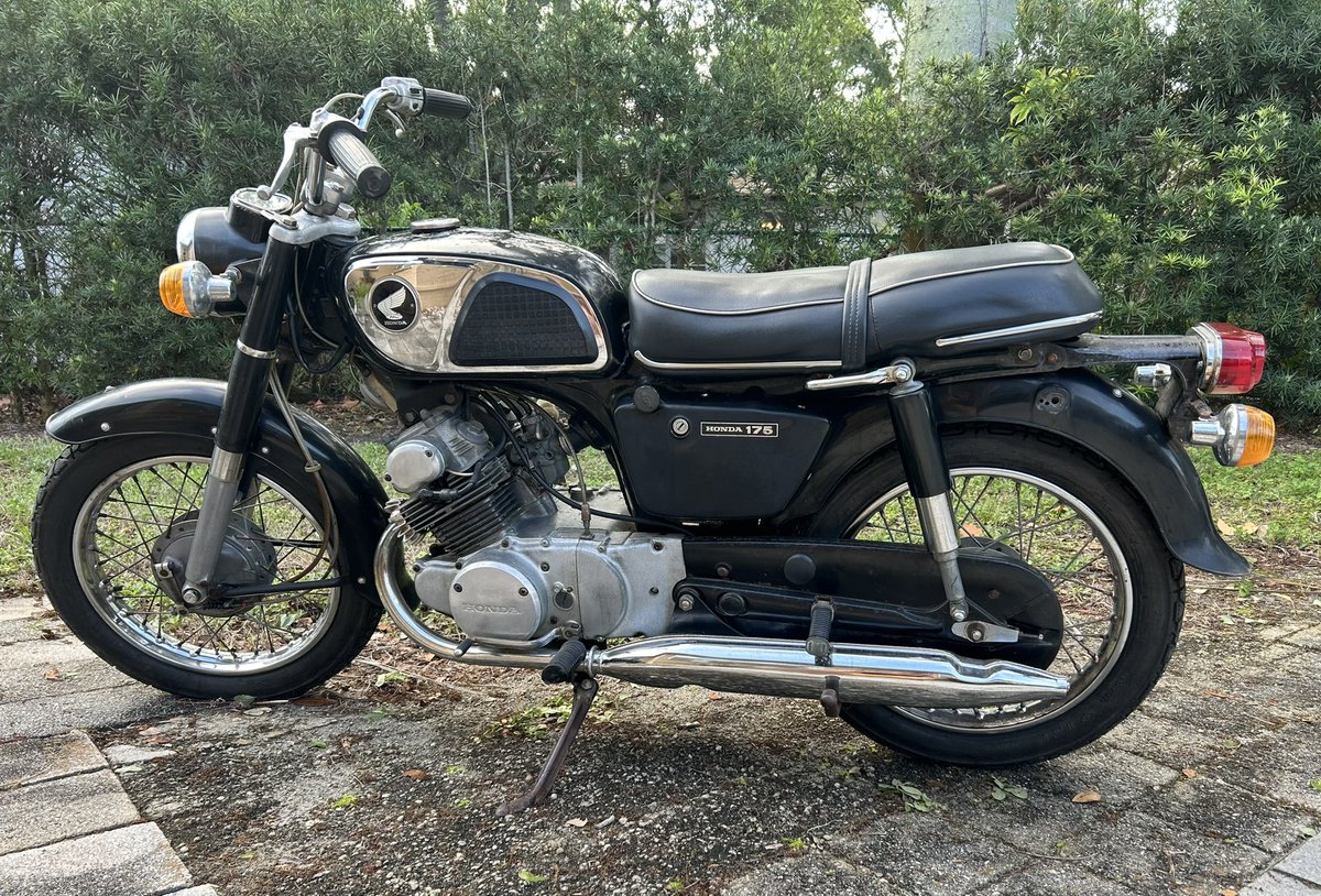 It’s a nice day for a ride 🏍️ #1969HondaCD175 #antiquemotorcycle #vintagemotorcycle #antiquebike #Honda #Hava #motorcycle