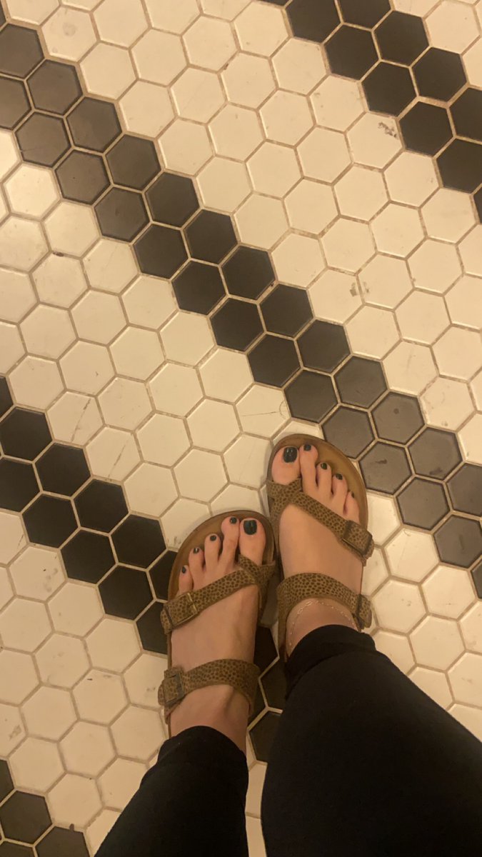 brodijay_'s tweet photo. dirty elevator. check out my feet finders linked in a previous post to make requests and see more toes. #feet #feetworshi̇p #feetfinders
#FOOTFETİSH #toes #sandals https://t.co/KqY8SJwv2a