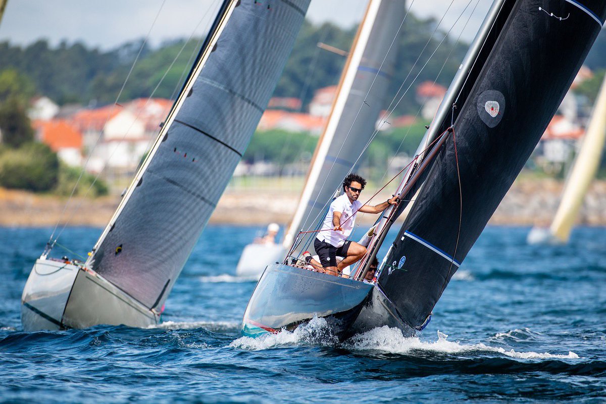 Tras las dos primeras regatas, el “Alibaba II” de Miguel Lago @mrcybaiona es el líder de esta 2ª serie de la Liga de @6metre_yachts tras un 3º y un 2º puesto en las pruebas de hoy.