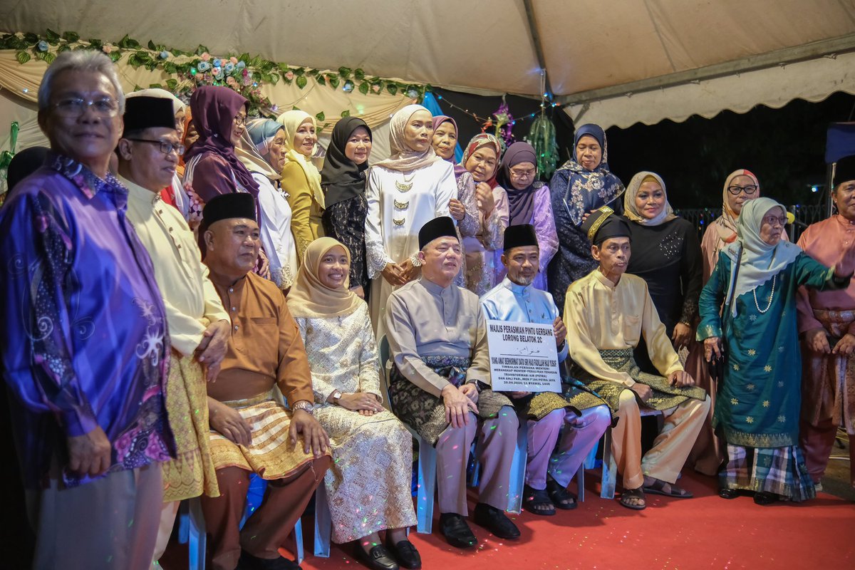 Alhamdulillah, nang best raya di Sarawak tok. Sepanjang Syawal orang kita masih makei baju telok belangak dengan sampin dan berbaju kurung beraya. Sik kira kaum, semua perayaan kita merai bersama-sama. Malam tok tek kamek ke Majlis Ramah Tamah Aidilfitri Madani 2024 anjuran