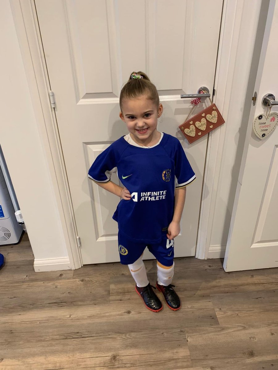 Louk09's tweet photo. Brilliant to see Millie Bright back on the bench for @ChelseaFCW and even better with a big win! Made my little girls day to see her favourite player is back after her football training session this morning ⚽️💙 @Mdawg1bright https://t.co/lN9HDzXeZi