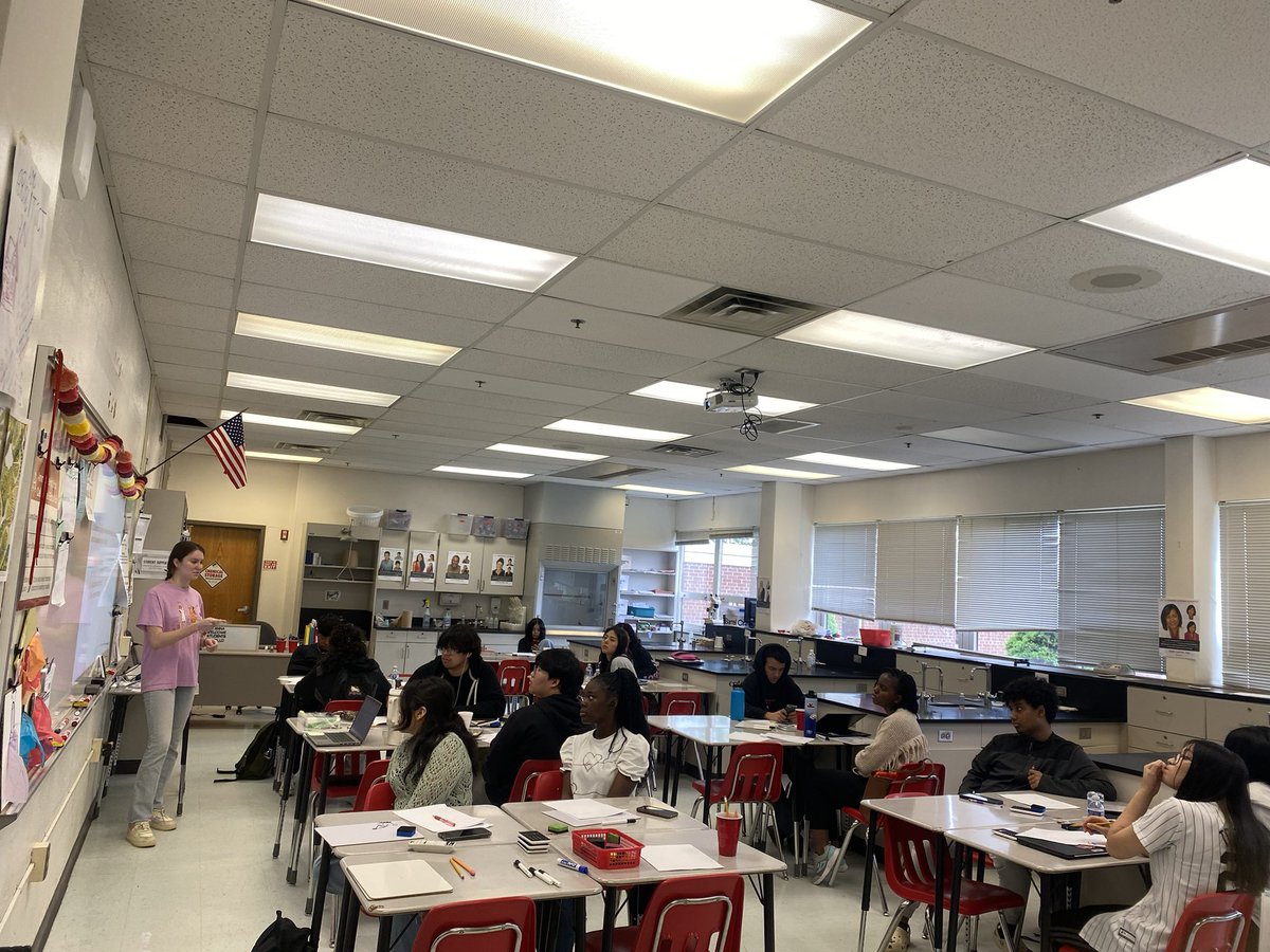 Over 120 students came to prep for their SOLs with their teachers for Biology and Geosystems Super Saturday. Thanks to the teachers and students for making this happen! 👏🏼 @MsPurohit4 #AHSscience 🧪 🧬 #AtomNation