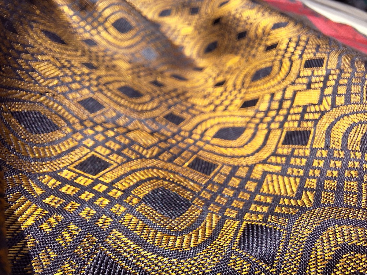 GO2Peak's tweet photo. #puresilk #nozari #Silkthread border handloom silk saree...

Assurance of #silkmark 

Royal Black... And Golden self design... https://t.co/F8iWM4eN7W