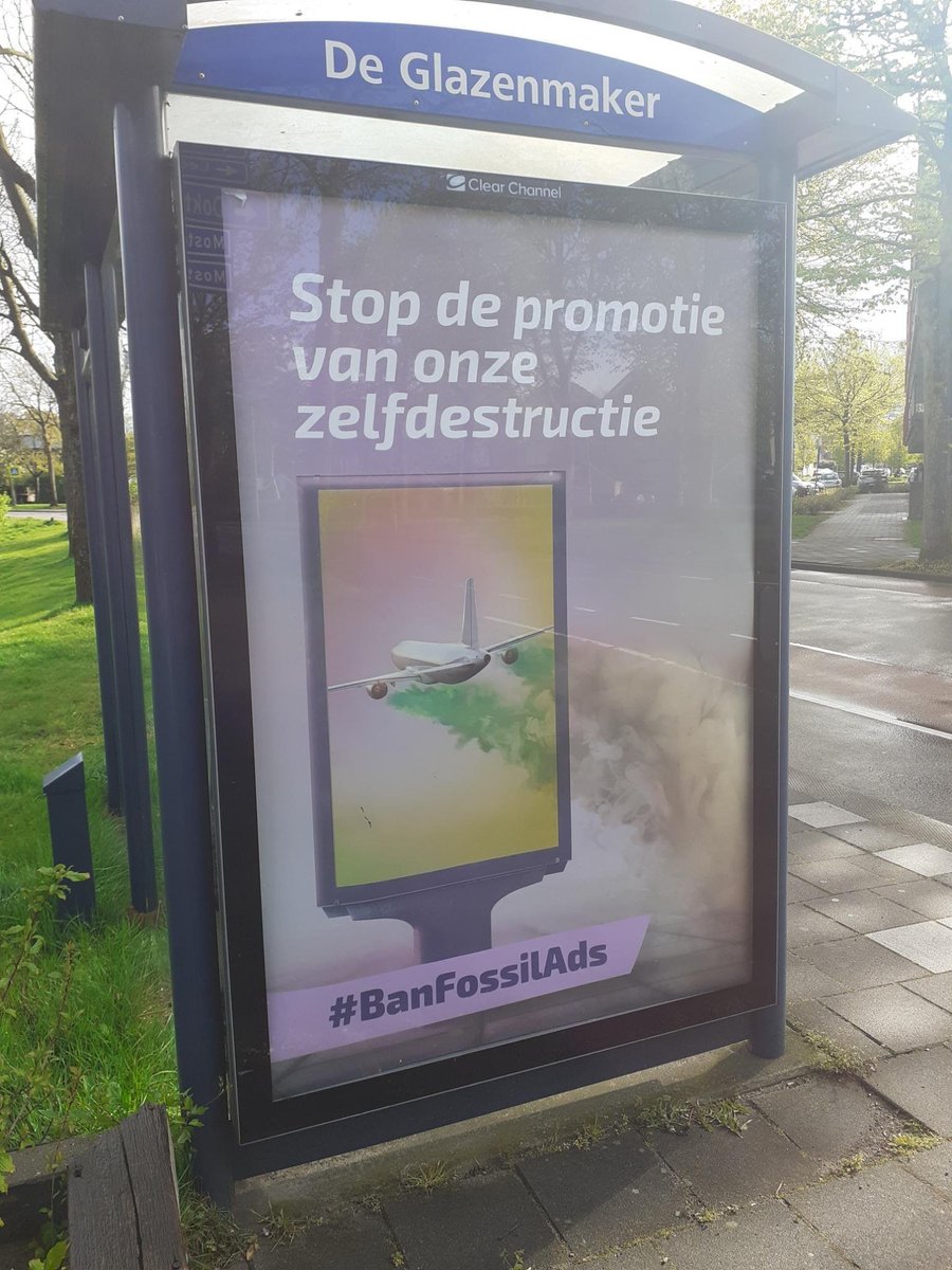 Actievoerders van Extinction Rebellion Zaanstreek-Waterland (onder anderen) hebben deze week bushalte-reclames door eigen posters vervangen. Lees in het Noordhollands Dagblad waarom. archive.ph/sxtAu #BanFossilAds