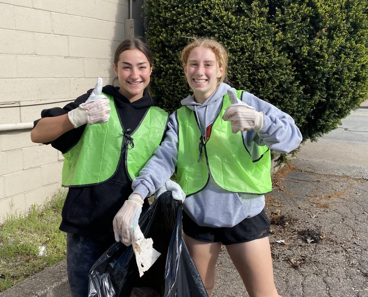 fc_outreach's tweet photo. #FCProud to support our community by cleaning up trash in Sharpsburg for the annual Etna-Sharpsburg Earth Day Challenge! #BeTheChange https://t.co/2kbwmdCAB7