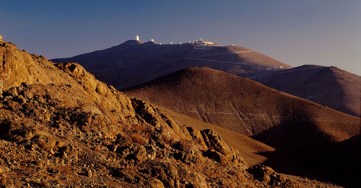 #TourESO 📹🔴 It's time to connect — the next virtual tour of our La Silla Observatory will start in 5 minutes! Streamed here: orlo.uk/Vjazc 📷 ESO/H.H.Heyer