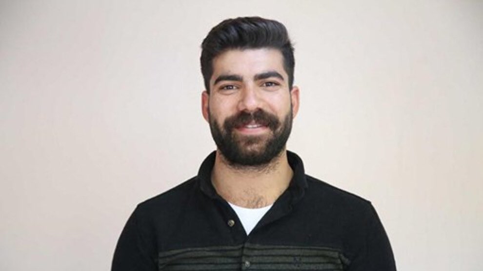 Sincan 1 Nolu Yüksek Güvenlikli Cezaevi’nde hücrenin fens tellerine zarar verdiği iddiasıyla Mezopotamya Ajansı (MA) Muhabiri Hakan Yalçın hakkında, “kamu malına zarar vermek” iddiasıyla görülen 2’nci duruşmada, Hakan Yalçın’a, 1 yıl hapis ve 17 bin TL para cezası verildi.