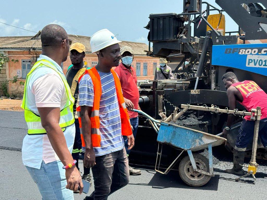 OkoeBoye's tweet photo. This morning I spent time with the contractor working on the Teshie Inner Roads. My mission is very simple; to work on as many roads as strength will permit. Mobile junction to Goono School through Tsoenshi Market receiving attention now.Together we shall transform this community https://t.co/6JHQEEvD3J