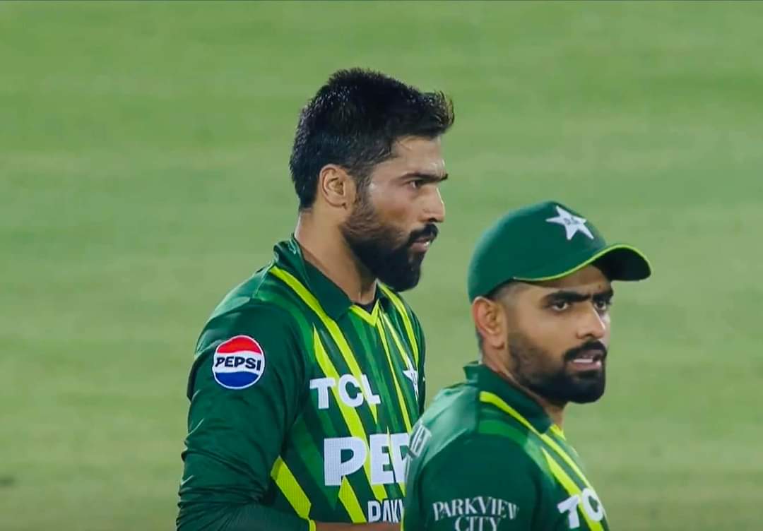 Bawkamaal's tweet photo. Babar giving ball to Amir.
Shaheen shaking hands with him before his first ball.
Amir taking a wicket on second ball.

PAKISTAN CRICKET TEAM IS HEALING ❤️ https://t.co/P3uGfJcrzU
