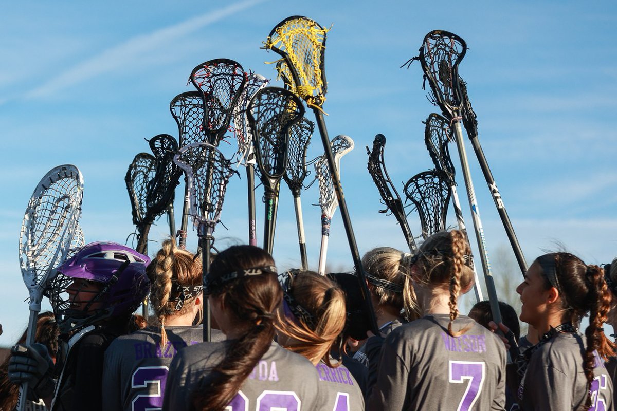 SusanAdamsPhoto's tweet photo. The @BloomfieldWLAX Black Hawks ran out of time last night, falling to the Mercy Marlins 10-7 in lax action  📸
https://t.co/7ehd5qFHr5
Keep your heads up, Black Hawks!
@BHHSSportsMed https://t.co/eJhja2brLA