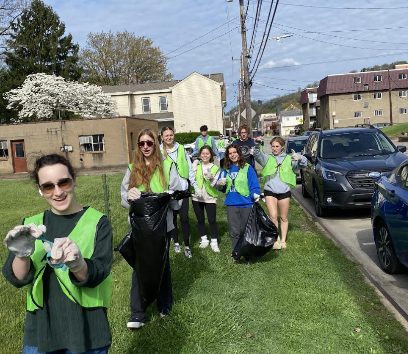 fc_outreach's tweet photo. #FCProud to support our community by cleaning up trash in Sharpsburg for the annual Etna-Sharpsburg Earth Day Challenge! #BeTheChange https://t.co/2kbwmdCAB7