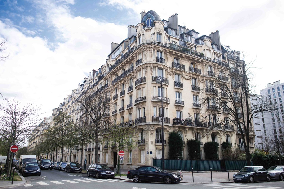 أَمِيَرَﮦ بِأْڅلَاقي tweet media