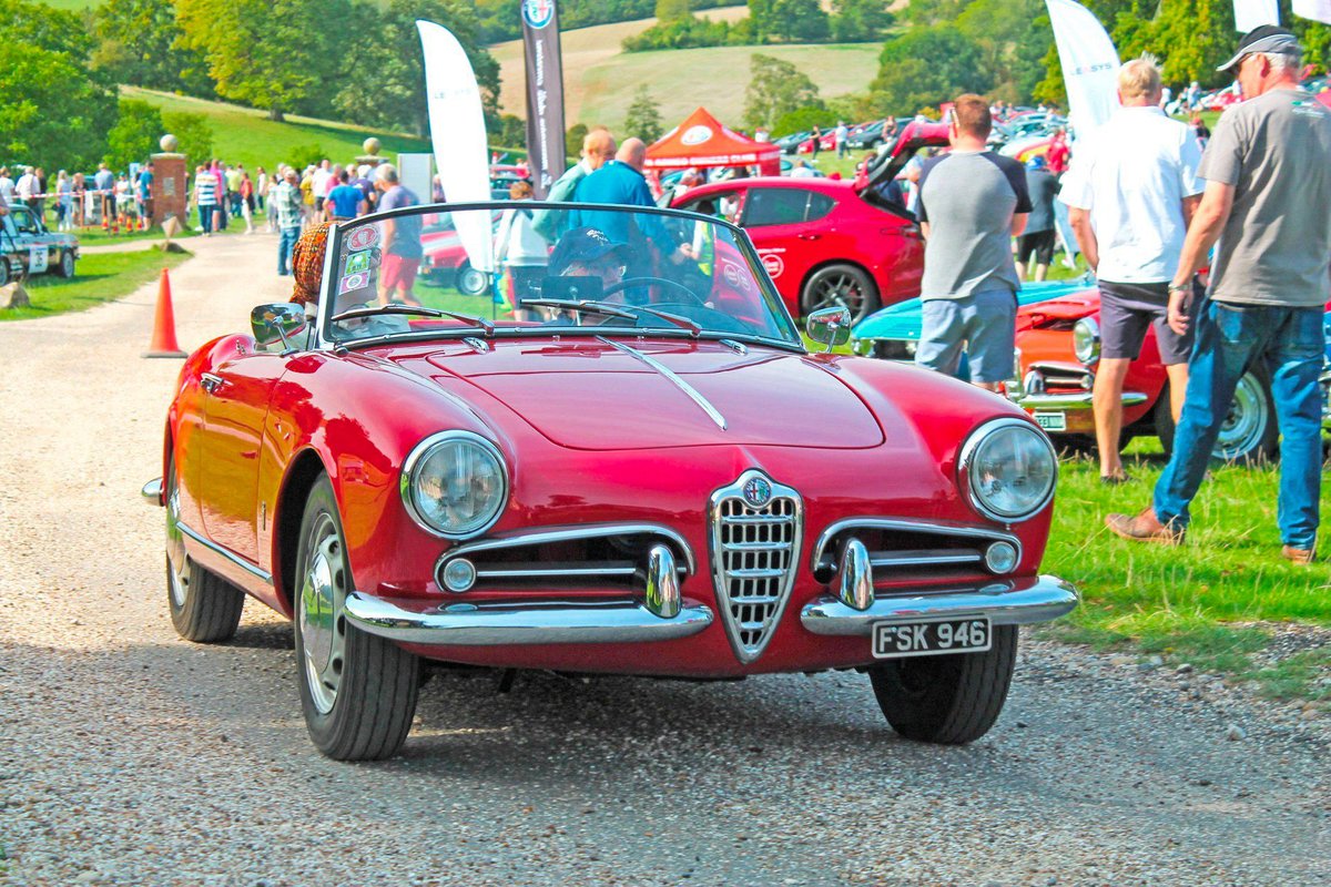 Alfa Romeo Giulietta Spider ❤️🇮🇹 
Seen here at an AROC Southern Alfa Day 🇮🇹
buff.ly/41G8TDc 
#AlfaRomeo #Giulietta #GiuliettaSpider #AROC