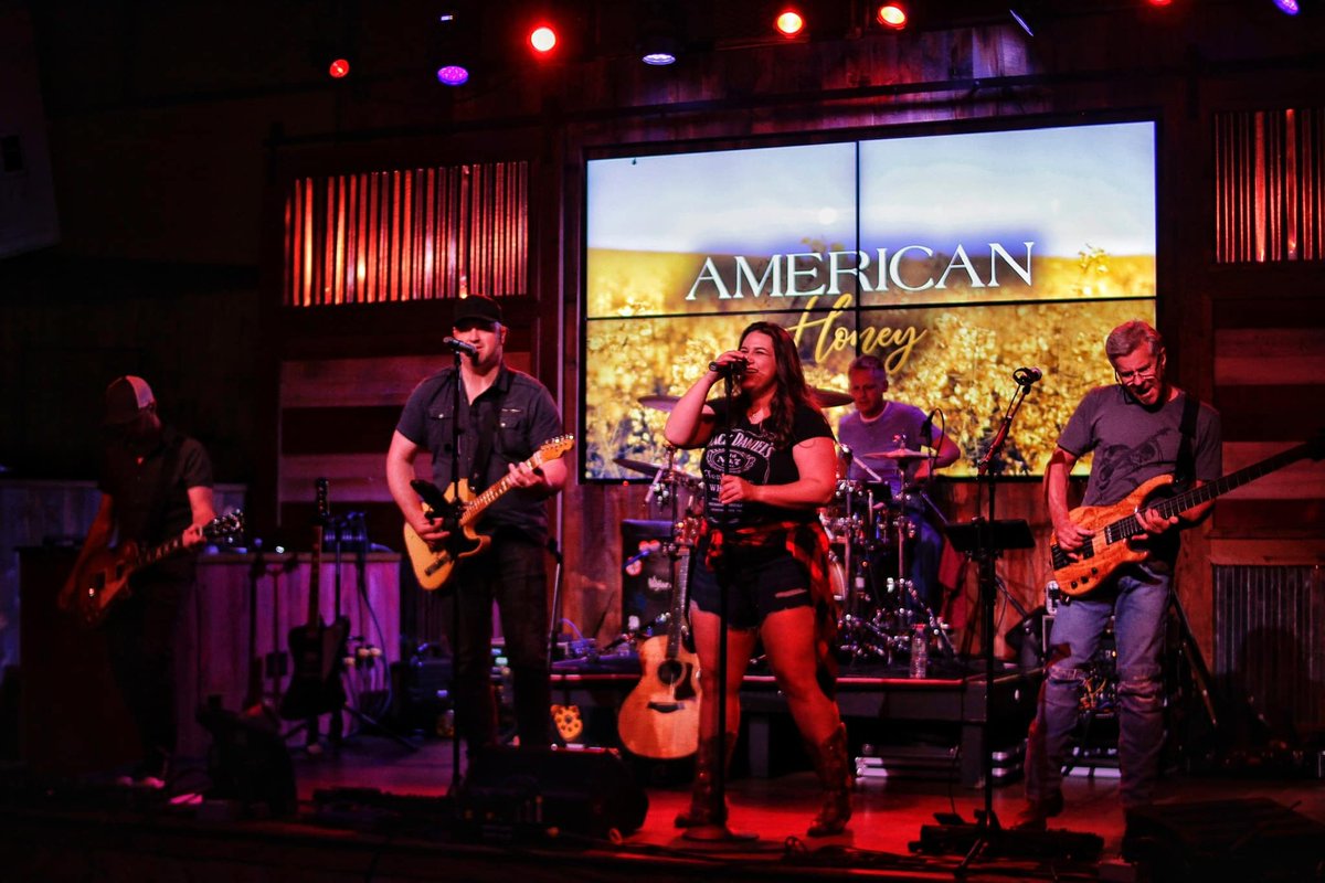 On the Roadhouse Stage Tonight: American Honey will be bringing a night full of high-energy current country hits along with rock and pop favorites to the Comix Roadhouse stage to keep the dancefloor thumpin’ all night long! 🤠🎶 More at ComixRoadhouse.com/intheroadhouse