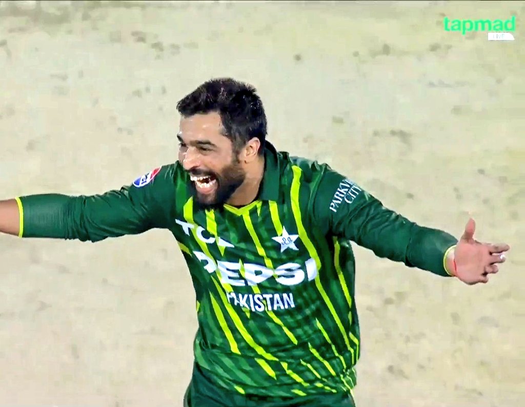 Amir gets his 2nd wicket 🔥👏 #PAKvsNZ #PAKvNZ