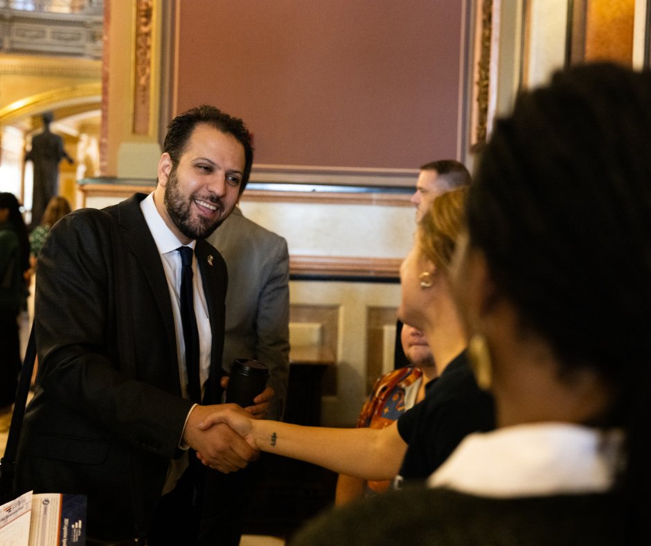 This Tuesday, we headed to Springfield for Illinois Higher Education Advocacy Day 2024. Special thanks to our friends at @partnershipfcc, @advanceillinois, @womenemployed, and @YoungInvincible Photos 2-4 by Nathan Cordero Photography 🏫 🤝 #transformingILHigherEd