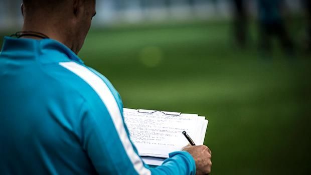 COACHES | Learn more about the transition between formats of the game, including 7v7 to 9v9 & 9v9 to 11v11. 🗒️ Formats of Football CPD 📅 Friday 26th April 2024, 6pm – 8pm 📍 The Terraces, Sherborne, DT9 5NS Register ⬇️ buff.ly/3NDePGP