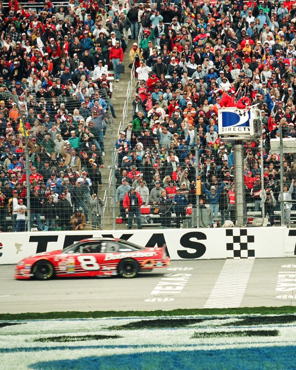 'Can't do nothing special without a clutch!'💨 April 2, 2000 @DaleJr , in only his 12th career start, claimed his first Winston Cup victory at Texas Motor Speedway after leading 106 laps. #NASCARLegends