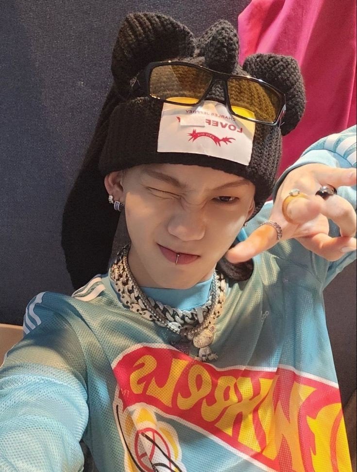 kbgcharts's tweet photo. Happy birthday to #CHOIHYUNSUK from #TREASURE https://t.co/RHIeiIEGNv