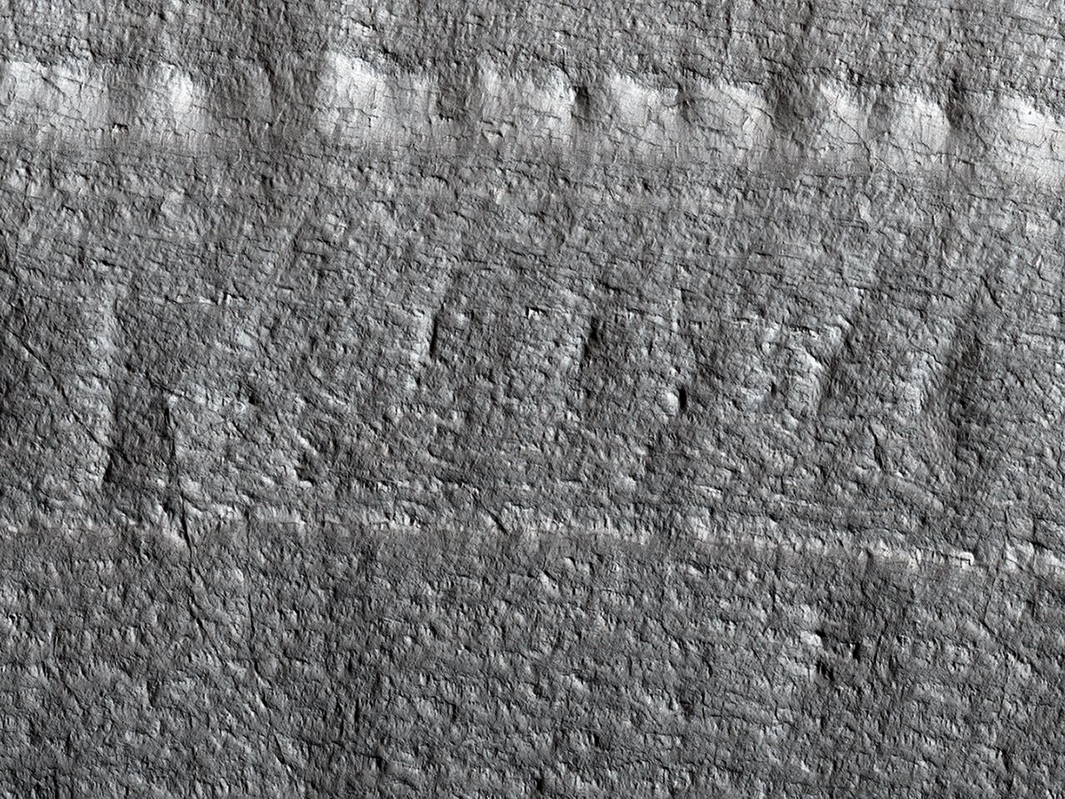 HiPOD: Layered Ice near the South Pole of Mars The two largest ice sheets in the inner solar system are here on Earth, Antarctica and Greenland. The third largest is at the South Pole of Mars and a small part of it is shown here. uahirise.org/hipod/ESP_0236… NASA/JPL/UArizona