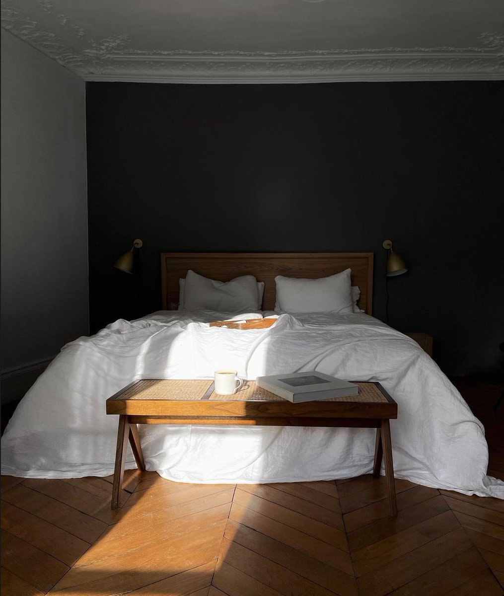 fastrlife's tweet image. When you wake up…

Your first actions should be meaningful.

Three things happen in unison:

- Fasted state (sharper mentally)
- Post dream state (imagination)
- Prefrontal cortex most active (willpower)

Morning time is where most of the days work/creating should be finished…