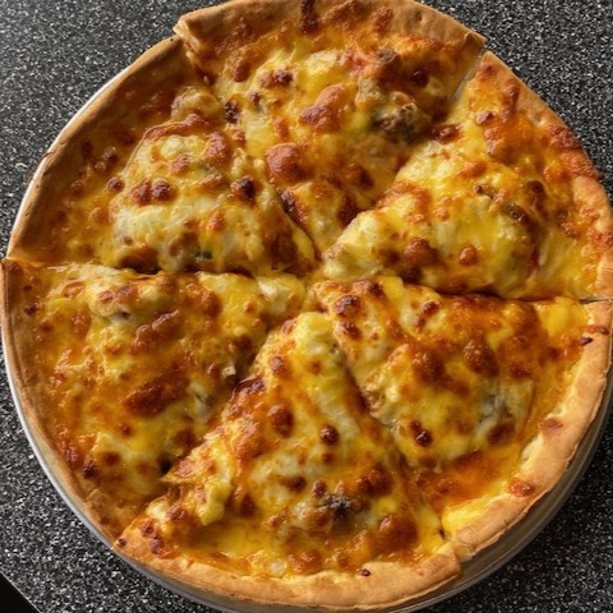 Luigi has some new pizzas for your tastebuds, including Shannon's Grate, made with tons of cheese and other goodies.

#pizza #andover #wichita #kansas #cheese #pepperoni #sausage #lunch #dinner #pepper #chicken #ham #dough #tomatosauce #pork #onion #calzone #salad #cheesecake