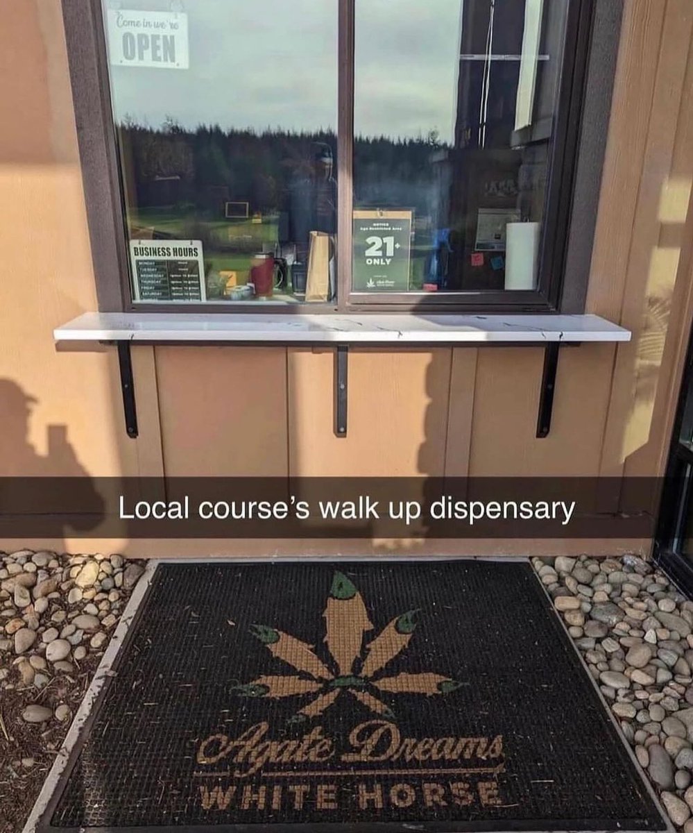 Walk up dispensary on the golf course 👀 (Via: timzilla/reddit)