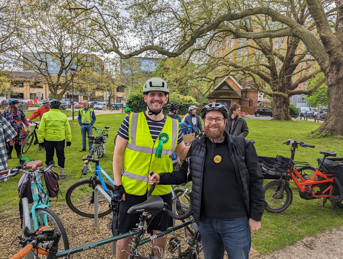 Great to be out showing the need for safer streets <a href="/KidicalMassRead/">KidicalMassReading</a> riding a tandem in cross-party collab with <a href="/DaveJMcElroy/">Cllr Dr Dave McElroy</a> <a href="/ReadingLibDems/">Reading Lib Dems 🔶</a> <a href="/reading_greens/">Reading Green Party</a> - first time either of us had done it but we didn't fall off!
