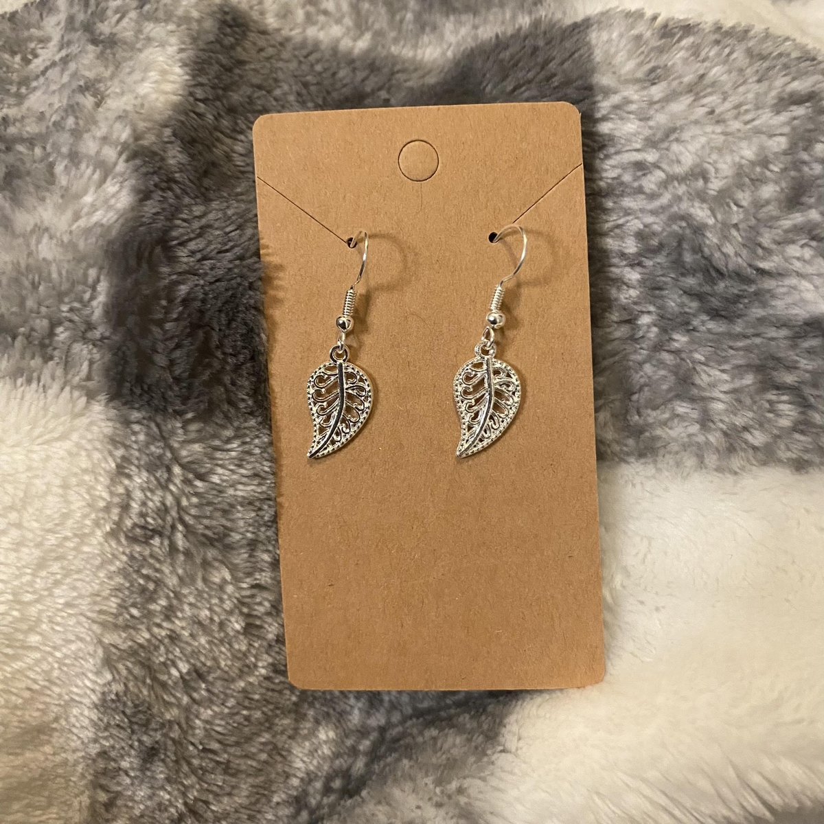 Light Silver Leaf Dangle Earrings

aldesignsbyashley.etsy.com

#etsyshop #etsyseller #etsyhandmade #etsy #handmade #handmadejewelry #handmadeearrings #earrings #handmadeearringsforsale #earringstyle #etsygifts #etsysellersofinstagram #jewelry #jewelrydesign