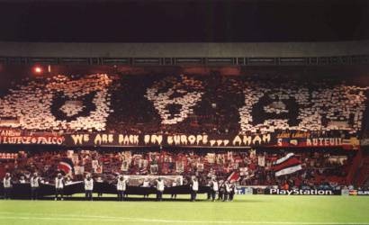 psgtifos's tweet photo. PSG - HELSINGBORG 19.09.2000
WE are black in Europe...ahah
.
.
.
#tifo #tifos #ultras #psg #ultrasparis #ultraspsg #suprasauteuil #tigrismystic #porte411 #boulogneboys #karsud #authentiks #lutecefalco #helsingborg #psghelsingborg #scream #scarymovie
Repost @NavetBenjamin https://t.co/qVH0ea5IMK