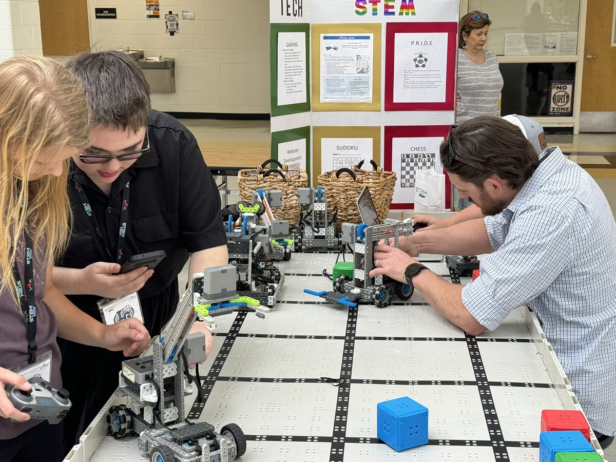 Robotics scrimmages and showcases are underway at STEM Fest! Join us today at the Academy for Advanced Studies until 2:00pm. Teams and clubs from @RSE_HCS @PGE_HCS @PCE_HCS @TES_hcs @NHE_HCS @LGMS_HCS @WMSHCS @OLH_HCS are all here representing their passions for robotics and STEM