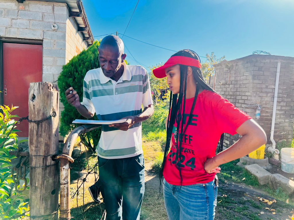 🚨39 Days To Go🚨 Commissar @MsaneThembi, EFF Free State PETF Convenor leading the door to door trail in Ward3 Mohokare. Our campaign is a person to person, door to door, church by church, school by school. Where we see people we talk to them. #VoteEFF2024