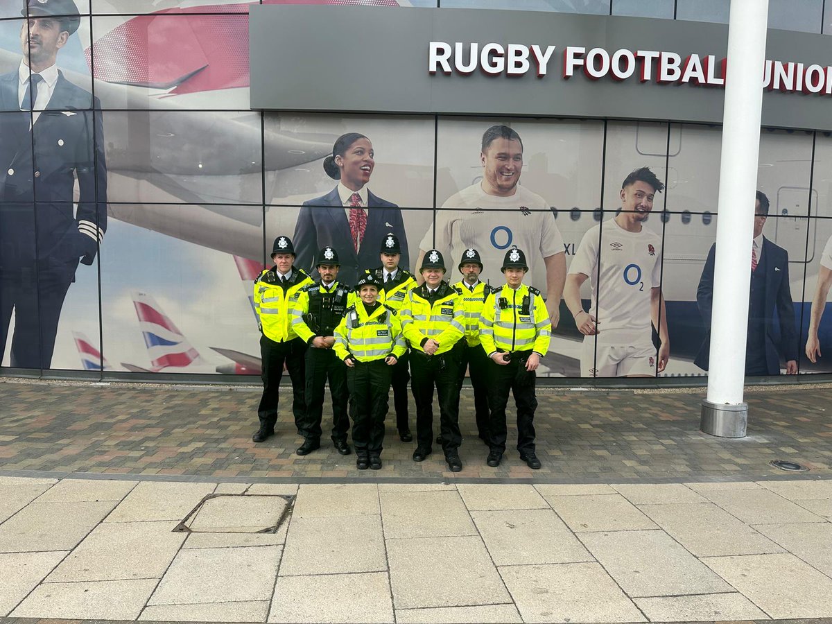 Officers from #WestArea have been assisting their colleagues in the #SouthWest BCU at today's Guinness women's @SixNationsRugby at Twickenham between the Red Roses and Ireland. 🌹🇮🇪🏉🏟️👮🏿‍♂️👮🏼‍♀️