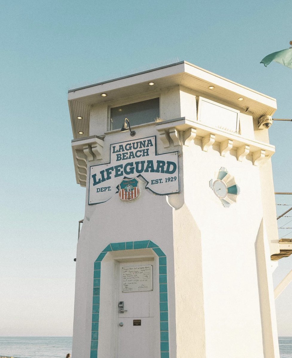 ✨Among all the stretches of sand in Laguna Beach, none is more iconic, more recognizable, or more accessible than Main Beach.✨ 📸: memoriesandcrumbs