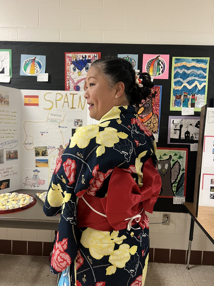 ChrismansClass's tweet photo. Multicultural Night @PotowmackES https://t.co/56pUHKIfED