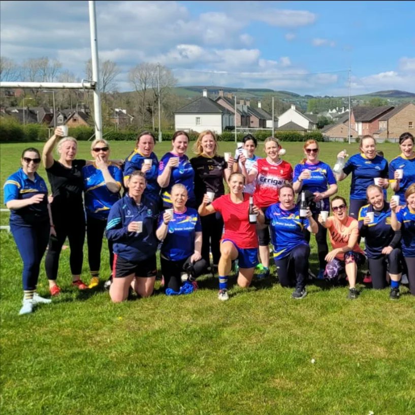 Happy 3rd birthday to the St Pat's Gaelic For Mothers and Others who marked the occasion with a wee prosecco toast after training 🥂🎂 🟡🔵