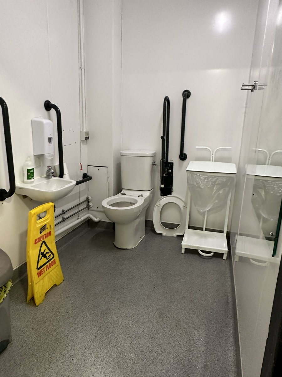 Here are the facilities @Morrisons provide for their disabled customers! A broken seat means this is currently inaccessible. Not a “reason to shop at Morrisons”. @DontWantOurCash #DontWantOurCash