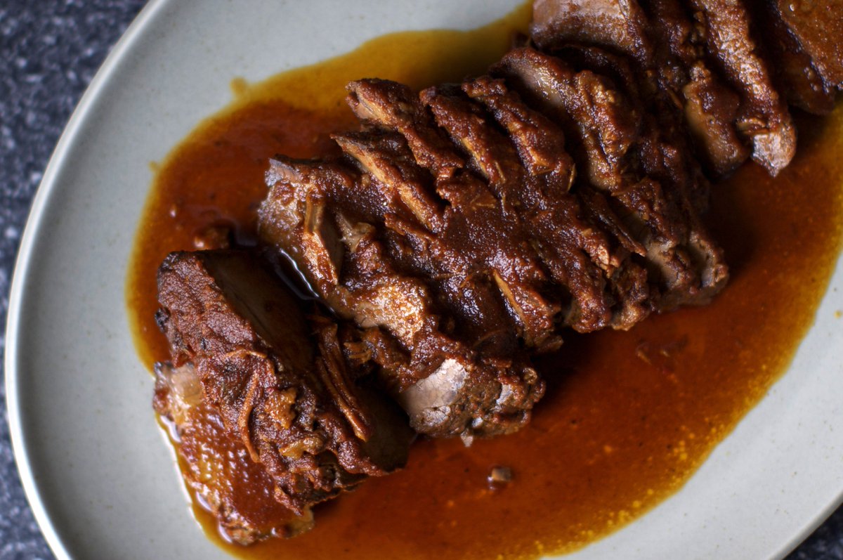 If you’ve been felled by brisket recipes in the past that produced leaden, forgettable roasts, this recipe wants to be your brisket vindication -- tender, perfectly cooked, perfectly flavored every single time. smittenkitchen.com/2010/04/tangy-…