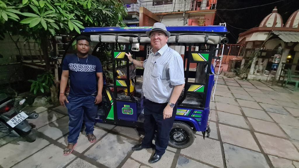 Balurghat is a city of c.200K in the district of the Dakshin Dinajpur. It is a vibrant place with prosperity drive by its proximity to the Bangladesh border. We toured by electric auto and my colleague @PoddarHaimanti will be delighted to know almost all 3 wheelers are EV's.