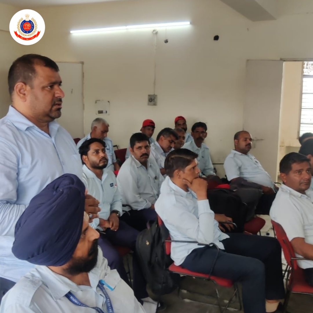Taking forward our efforts to spread #RoadSafety awareness, the Road Safety Cell of #DelhiTrafficPolice sensitised Bus Drivers at DTC Depot, Nand Nagri about traffic rules, lane discipline, women safety, pedestrian safety, etc.

#Awareness
#FollowTrafficRules