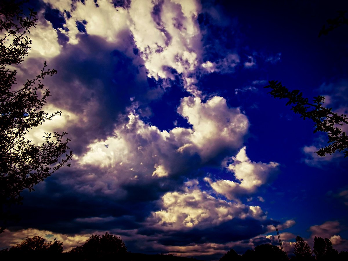 Good afternoon ❤️❤️ #photooftheday #photograghy #sky #clouds #weather #StormHour #countryside #powerofnature #skyphotography #Hungary #myphoto #myphotography