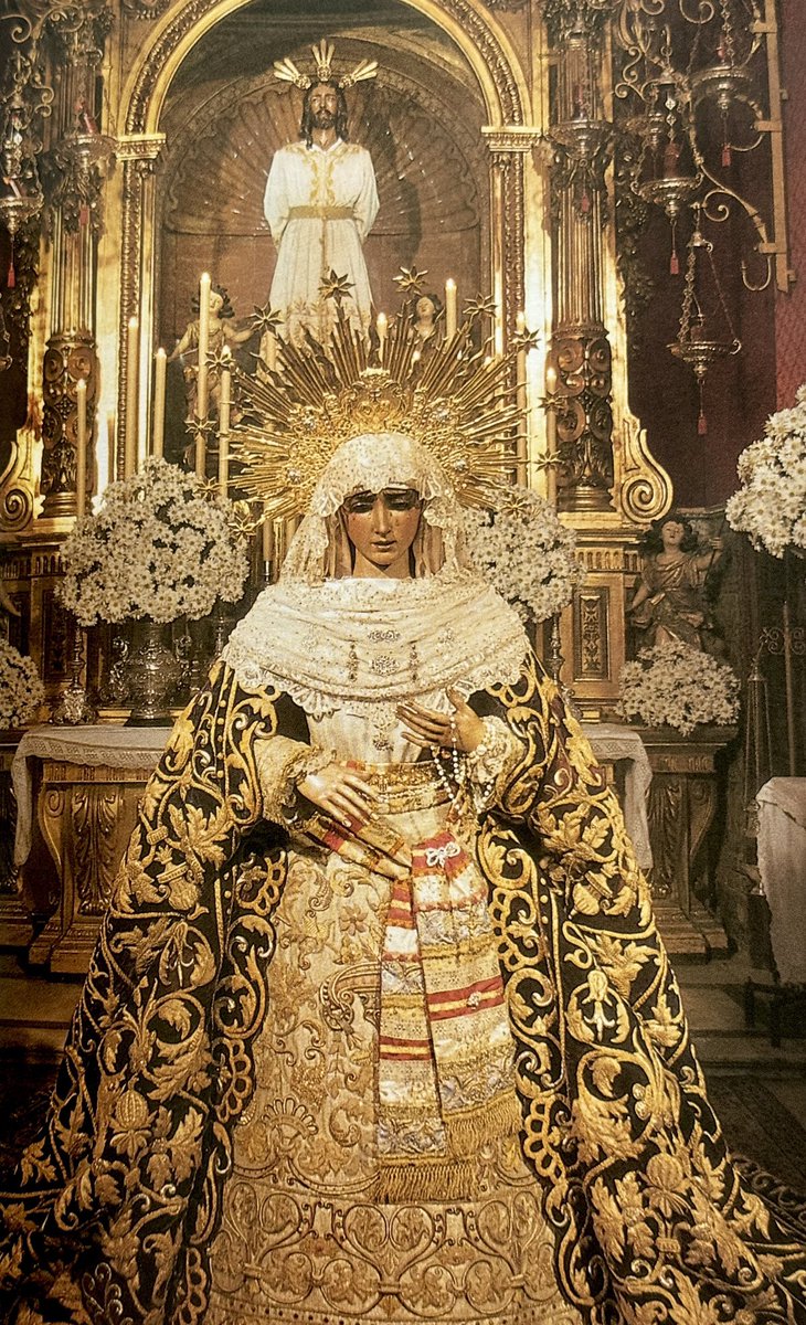 𝗛𝗜𝗦𝗧𝗢𝗥𝗜𝗔 | Al igual que hemos visto este año por su centenario, María Santísima del Dulce Nombre fue vestida en 1999, por su LXXV aniversario, tal y como lo estaba cuando la talló Castillo Lastrucci