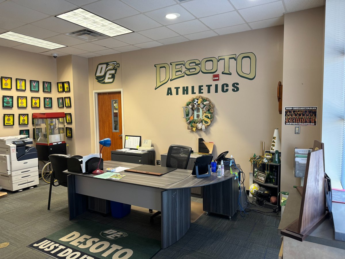 It's always a pleasure getting to meet with 2 time State Champ HC and longtime #NLA supporter, Claude Mathis and @CoachSweeny at @FootballDesoto! Want to learn more about our free portal? Send us a DM and schedule a meeting with one of regional scouts!