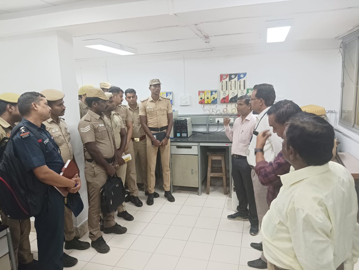 05NDRF's tweet photo. #trainingvisit
#5bnndrf conducted training visit for ongoing ToT CBRN course for various SDRF to NCL, Pune for enhancement of practical knowledge of CBRN emergencies. #NDRF #SDRF #CBRNpreparedness
@ndmaindia
@NDRFHQ
@SDMAMaharashtra
@ANI https://t.co/FkBs4Hwtob