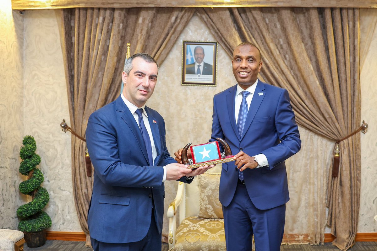 Prime Minister @HamzaAbdiBarre met with Vladimir Orlié, Serbian Presidential Envoy for the Horn of Africa at his office today. They discussed strengthening bilateral relations and cooperation between #Serbia and #Somalia. PM Hamza expressed his gratitude to the Serbian