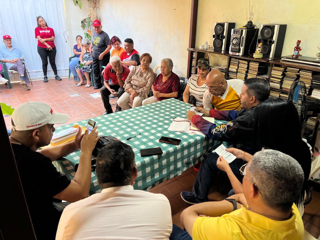 La tarea es continuar visitando ubch por ubch para compartir con sus integrantes y escuchar las realidades de cada uno de sus sectores. Que agradable es sentarse con nuestras estructuras, interactuar y recibir inclusive sus orientaciones. La esperanza está en la calle!!