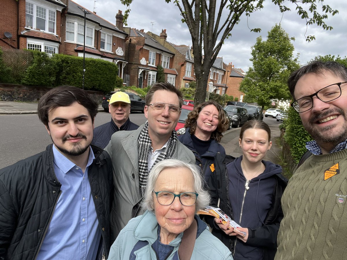 Great campaigning session in Muswell Hill, so many voters fed up with Sadiq and going to be voting for @robblackie as Mayor, @GRussoLD for Enfield & Haringey and @LondonLibDems #RobCan #LibDems #LondonElections2024