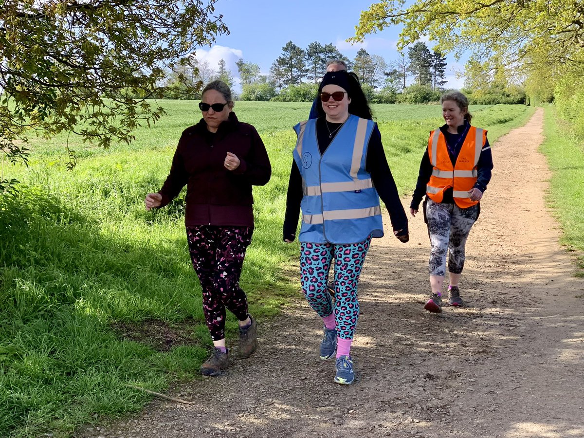 Back home 🏡 parkwalking 🚶🏻‍♀️An achilles injury sees me out from running for the next couple of weeks. 6 years & I’ve never walked at @letchworthprkrn, there’s lots to see and notice when you slow down ❤️ Lots of walkers today so it was a bit of a party at the back 🎉 #loveparkrun