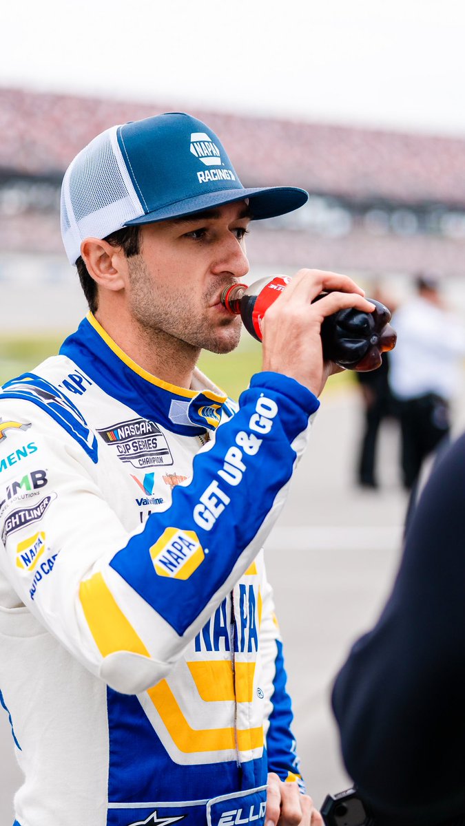 A little pre-race fuel with @CocaColaRacing.